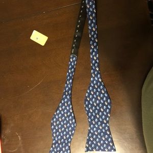 Tommy Hilfiger Elephant Bow Tie; 100% silk